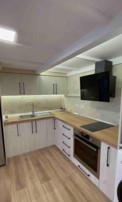 Lovely Apartment In Pogradec City With A Lake View ภายนอก รูปภาพ