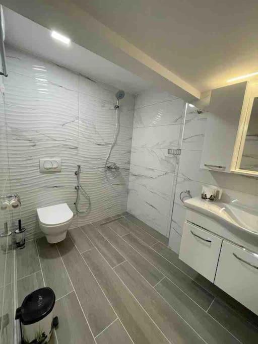 Lovely Apartment In Pogradec City With A Lake View ภายนอก รูปภาพ